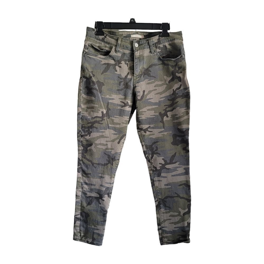 Levi 711 skinny camo jeans